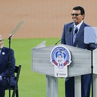 Los Dodgers de Los Ángeles retiraron el número 34 del “Toro” Fernando Valenzuela