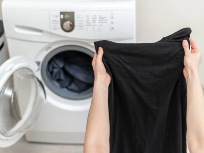 El truco para que tus remeras negras no se decoloren, queden perfectas y siempre como nuevas