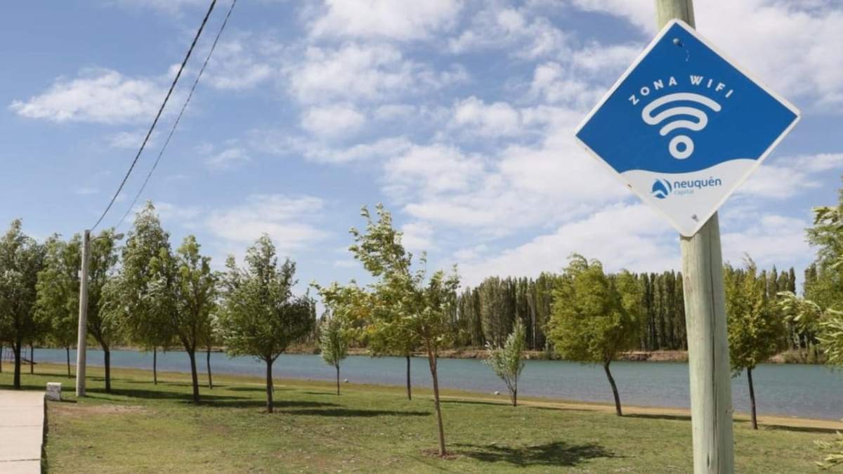 Punto de WiFi gratuito a la vera del río. Fuente: (Twitter)
