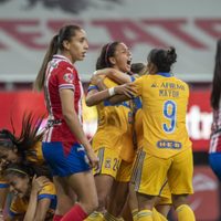 Con gol de último minuto Tigres femenil logra ventaja de 2-1 ante Chivas