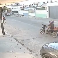 Un motociclista ataca con picahielos a una mujer en San Luis Potosí (Video)