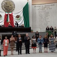 Dan Medalla Ruiz Cortines a familiares de desaparecidos; "De nada sirve si no hay búsqueda", advierten al recibirla