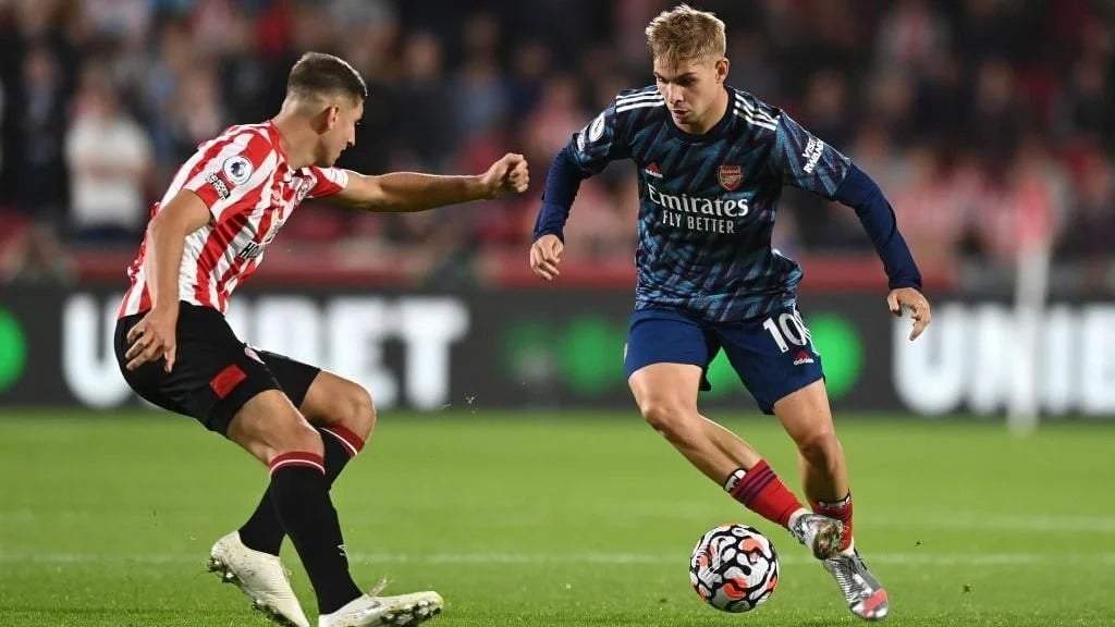 El Arsenal alcanza la cima en la tabla