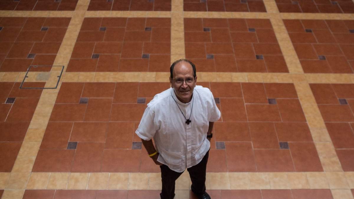 El sacerdote