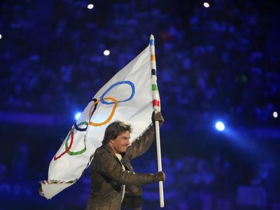 Así fue la actuación de Tom Cruise en la clausura de los Juegos Olímpicos (Video)