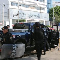 'Panchos Villa” se manifiestan frente a La Jornada