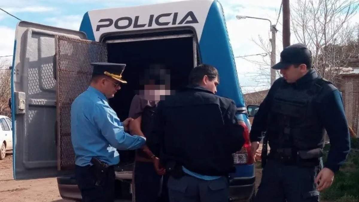 Un detenido en Centenario. Fuente: (Policía de Neuquén)