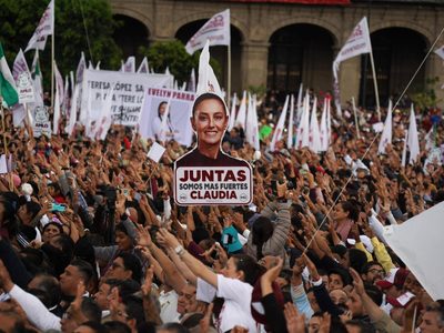Luces, cámara, acción: arrancan las mañaneras de Sheinbaum en México ante el espejo de López Obrador