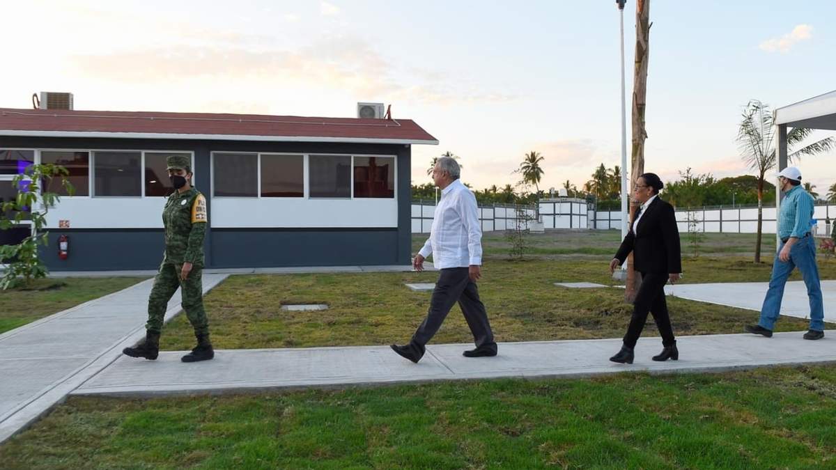 El presidente en un cuartel de la Guardia Nacional en Tecomán, Colima