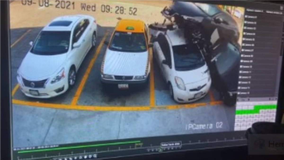 El auto que fue impactado por otro se estrelló contra cuatro vehículos más