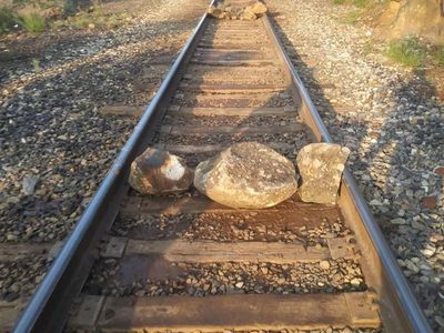 Normalistas de Tiripetío, en Michoacán, continúan con bloqueos a las vías del tren