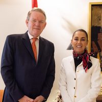 Sheinbaum se reúne con el embajador canadiense Graeme C. Clark; hablan de seguridad y comercio