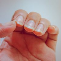 Como lo hacían las abuelas: eliminá tus uñas quebradizas con solo 1 ingrediente que tenés en la cocina