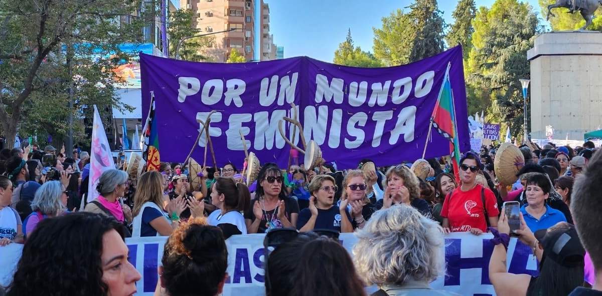 La marcha dio inicio en el monumento a San Martín. Fuente: (Javier Manzano)