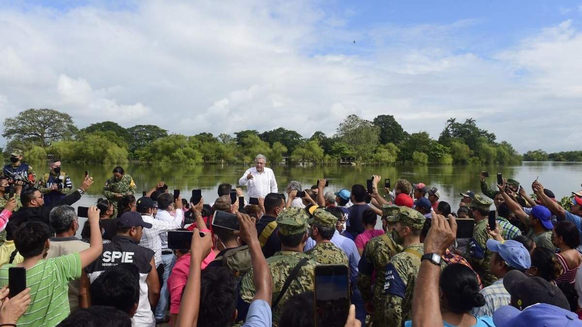 El presidente Andrés Manuel López Obrador en su gira por Tabasco