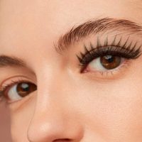 Adiós al eyeliner negro: transformá tus ojos marrones con este maquillaje fácil con un toque verde