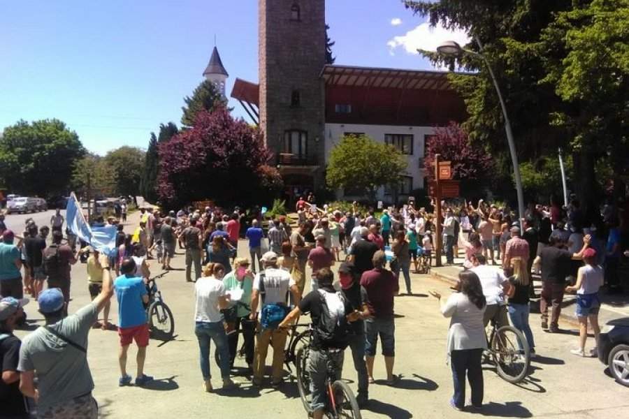 Protesta en San Martín de los Andes. Fuente: (Twitter)