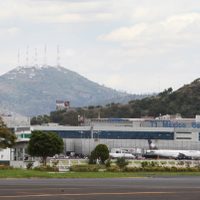Ampliación y rehabilitación del AICM no se cancela: AMLO