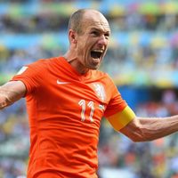 Arjen Robben vuelve al fútbol y ya posó con la camiseta de su nuevo club