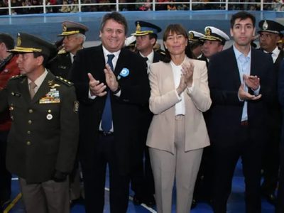 Gaido pidió respeto a la “neuquinidad” durante el acto por el 25 de Mayo en el nuevo polideportivo