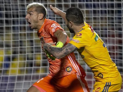 Nahuel Guzmán salvó a Tigres con un gol agónico