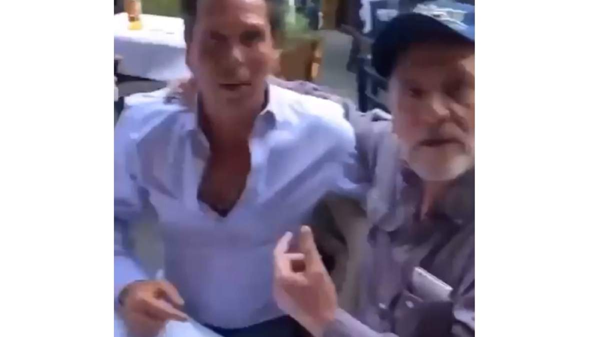 Roberto Palazuelos con José Manuel Garza Rendón, exlíder del Cártel del Golfo.