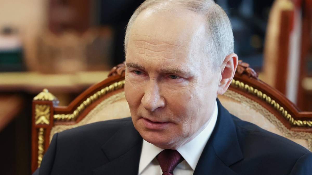 El presidente ruso Vladimir Putin reunido con el jefe del Estado Mayor ruso, general Valery Gerasimov, en el Kremlin en Moscú