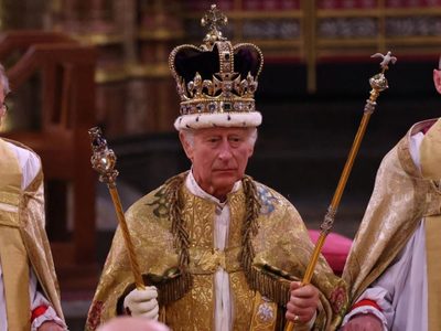Los looks más sorprendentes de la alfombra roja de la coronación del Rey Carlos III