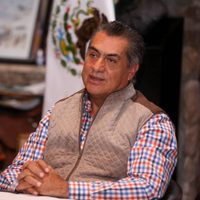 "El Bronco" es llevado al hospital por un problema intestinal
