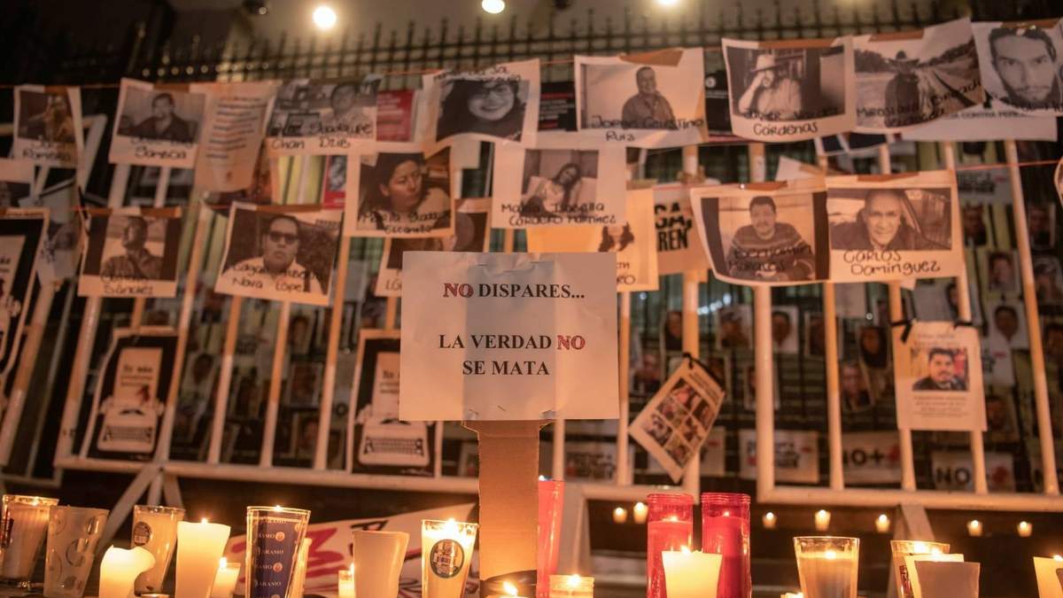 Protesta por los asesinatos de periodistas frente a la Segob