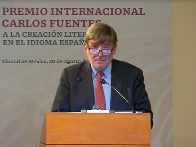 El poeta García Montero dedica el premio Carlos Fuentes a Cristina Pacheco
