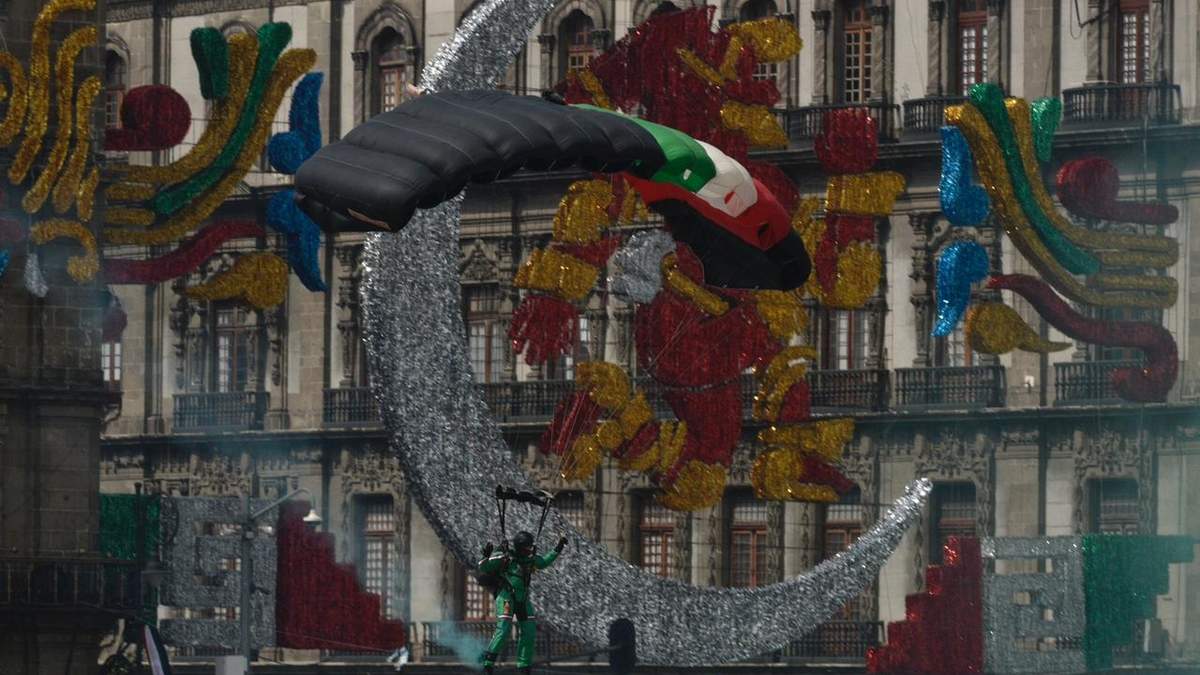 El desfile militar por el 200 aniversario de la Independencia de México