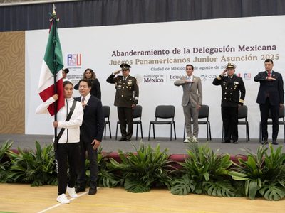 Gobierno de México abandera delegación a Juegos Panamericanos Junior que viaja con recursos privados