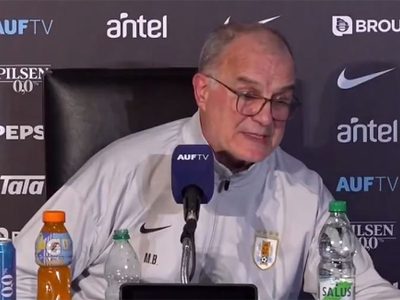 Marcelo Bielsa descartó su renuncia como de la selección uruguaya