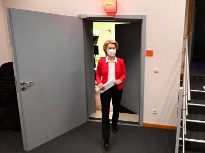 Bruselas y Pfizer acuerdan adelantar al segundo trimestre la entrega de 10 millones de vacunas a UE