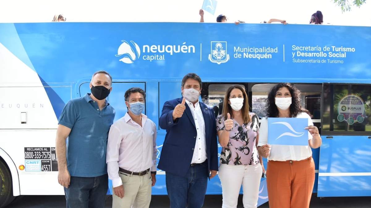Mariano Gaido, junto a otros funcionarios. Fuente: (Twitter)