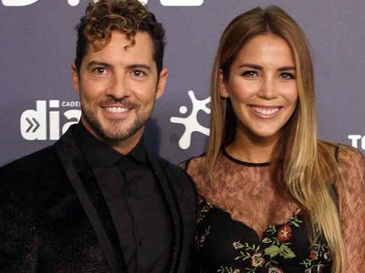 La esposa de David Bisbal lució su avanzado embarazo en sus vacaciones en Almería
