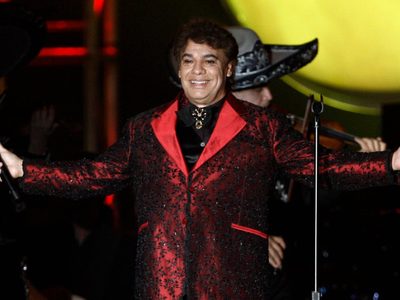 María José Cuevas comparte su experiencia en el archivo de “Juan Gabriel: Debo, puedo y quiero”