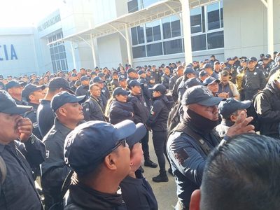 Estalla paro de policías de Oaxaca por presunto despido masivo de elementos