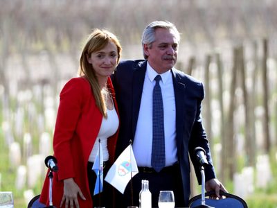 Alberto se hizo eco del  “Querida Argentina, lamento que su presidente sea un idiota”