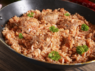 Guiso de arroz: el secreto de la abuela para que quede bien jugoso y delicioso