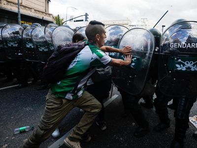 El Gobierno Nacional apuntó contra cinco equipos por los incidentes de los barrabravas en el Congreso