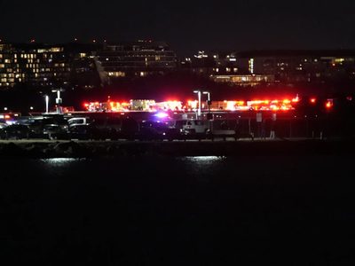 Choque de avión con un helicóptero en EU enciende interrogantes sobre falta de controladores aéreos