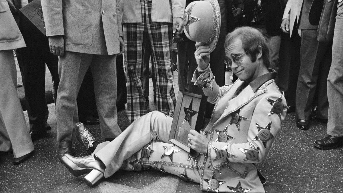 El disco “Captain fantastic…” de Elton John tendrá edición especial de 50 aniversario