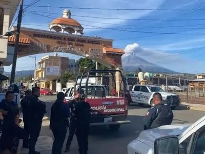 Linchan a tres hombres acusados de “robachicos” en Puebla