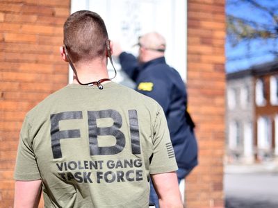 En último año de Trump, hubo 10 mil 528 crímenes de odio: FBI