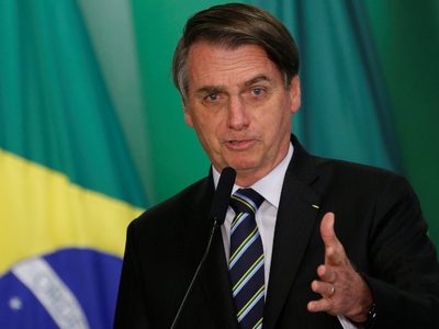Bolsonaro dice que recibirá con honores a Alberto Fernández si visita Brasil
