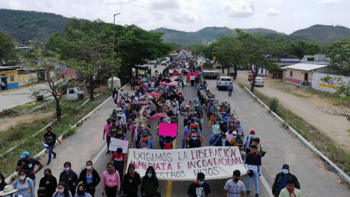 Los inconformes se instalaron en un plantón para exigir la liberación de los normalistas