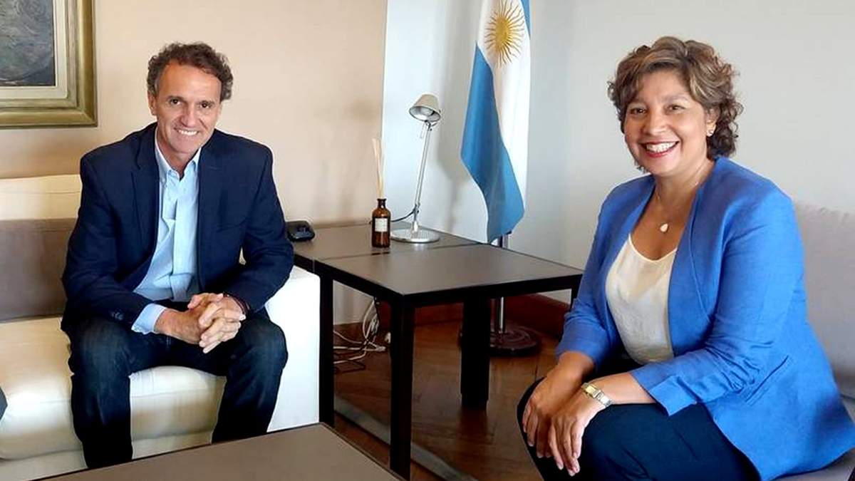 Gabriel Katopodis y Arabela Carreras. Fuente: (Twitter)