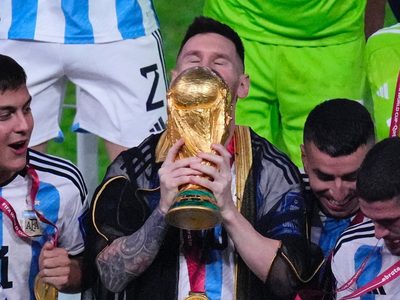 Polémica por la foto donde Messi viste un atuendo árabe